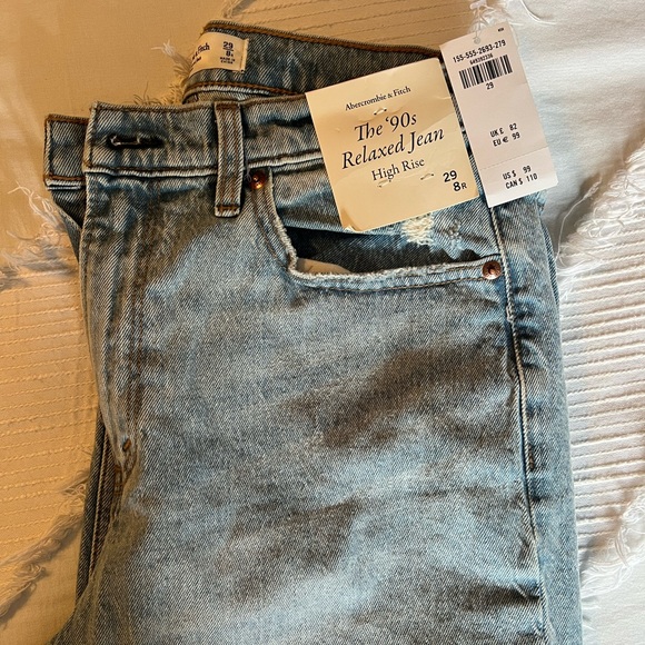 Abercrombie & Fitch High Rise Jeans - Picture 7 of 8